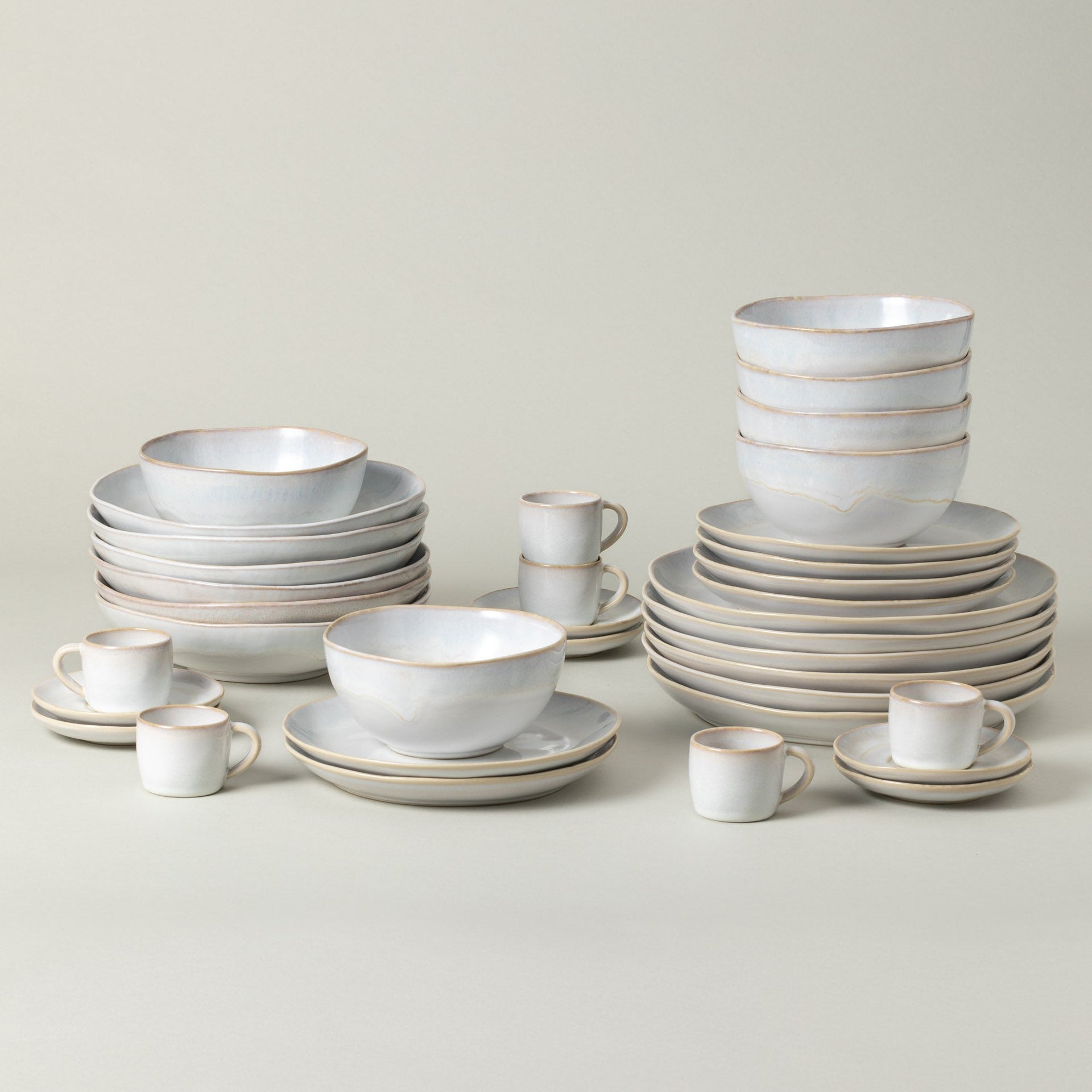 Salt White 30-Piece Dinnerware Set with Coffee Cup and Saucer Brisa